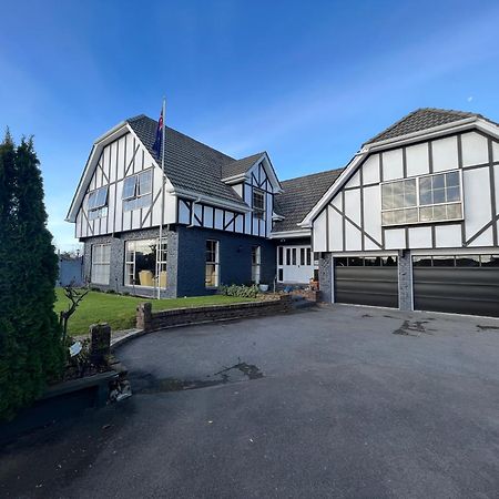 פאראפאראומו Tudor Manor Bed & Breakfast מראה חיצוני תמונה