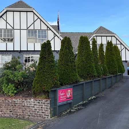 פאראפאראומו Tudor Manor Bed & Breakfast מראה חיצוני תמונה