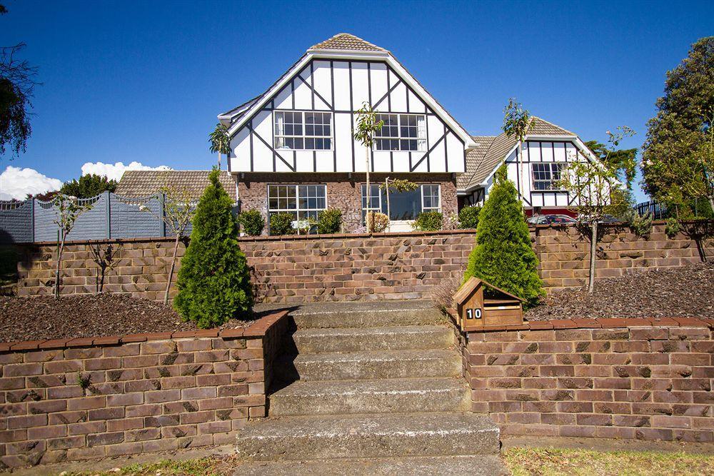 פאראפאראומו Tudor Manor Bed & Breakfast מראה חיצוני תמונה