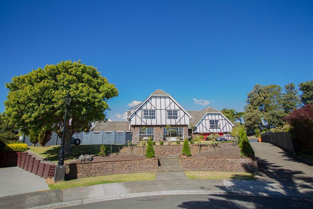 פאראפאראומו Tudor Manor Bed & Breakfast מראה חיצוני תמונה