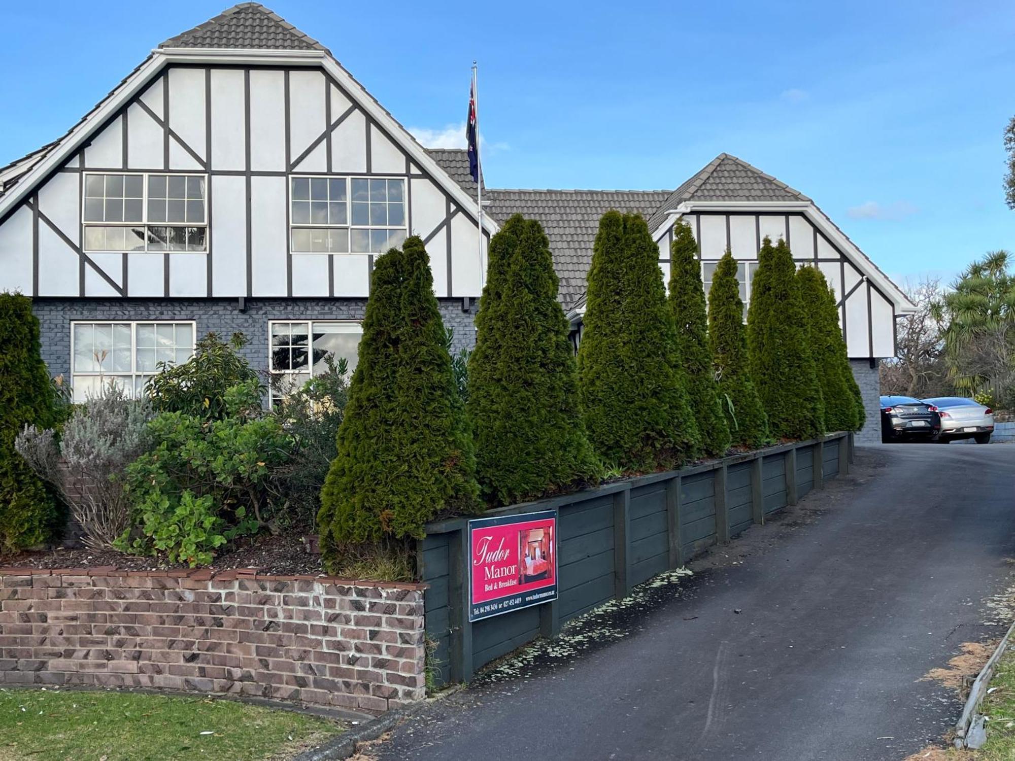 פאראפאראומו Tudor Manor Bed & Breakfast מראה חיצוני תמונה