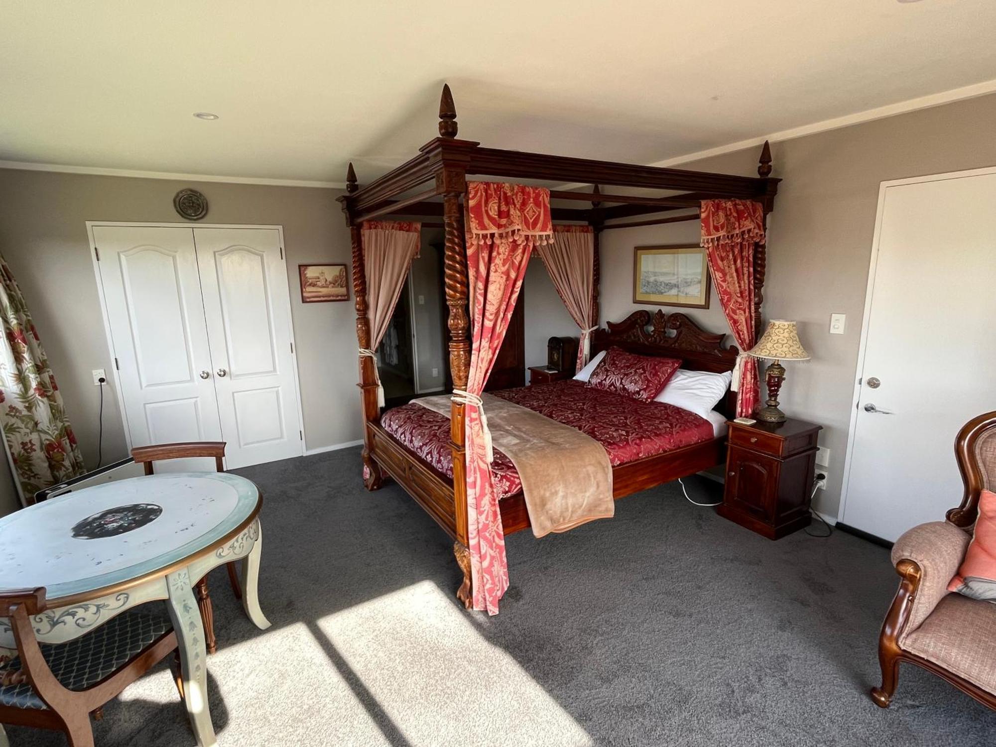 פאראפאראומו Tudor Manor Bed & Breakfast מראה חיצוני תמונה