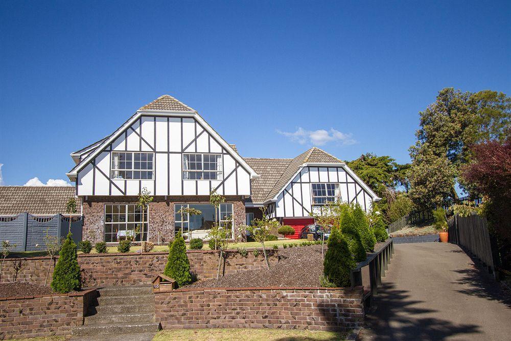 פאראפאראומו Tudor Manor Bed & Breakfast מראה חיצוני תמונה