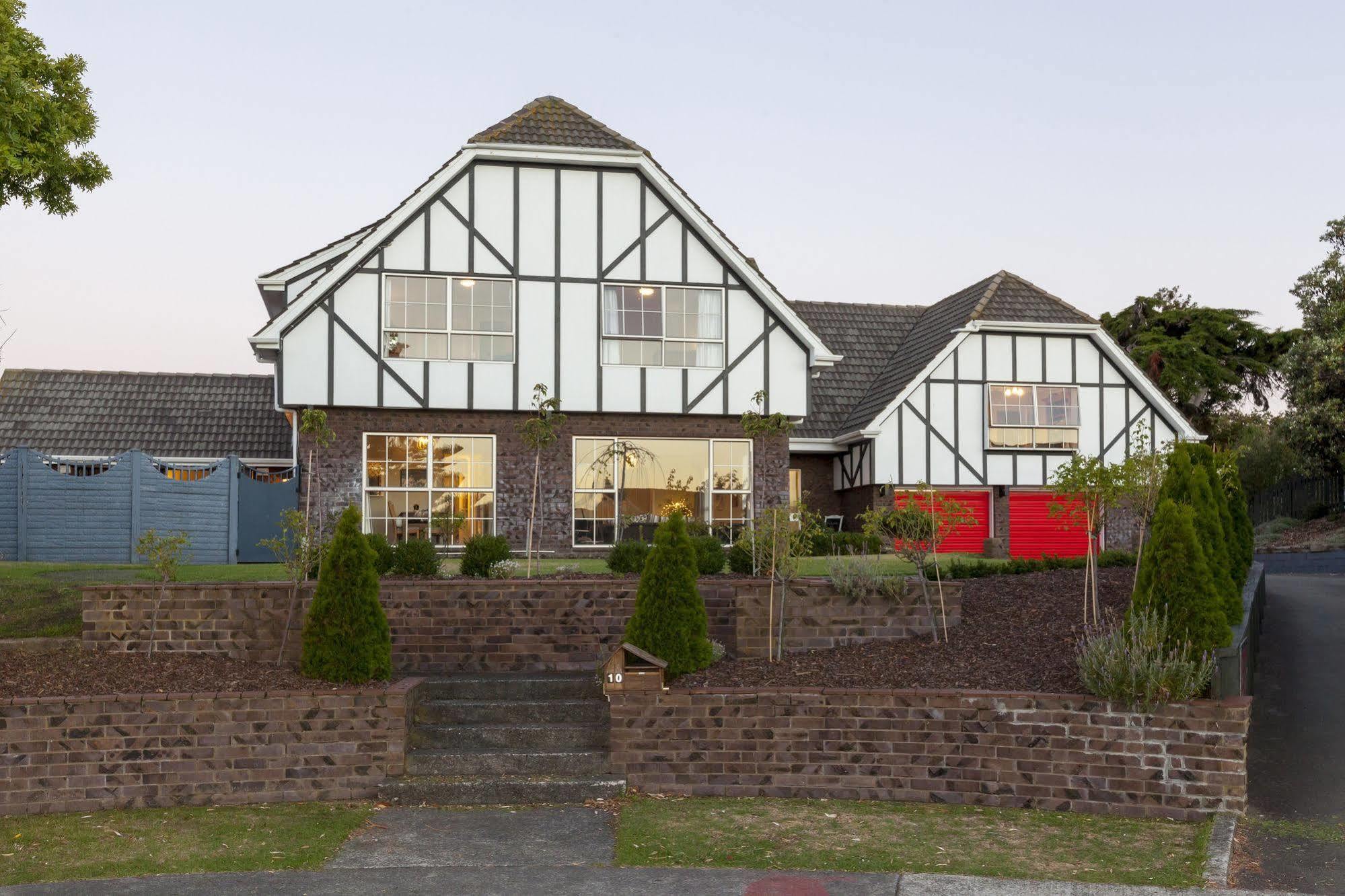 פאראפאראומו Tudor Manor Bed & Breakfast מראה חיצוני תמונה