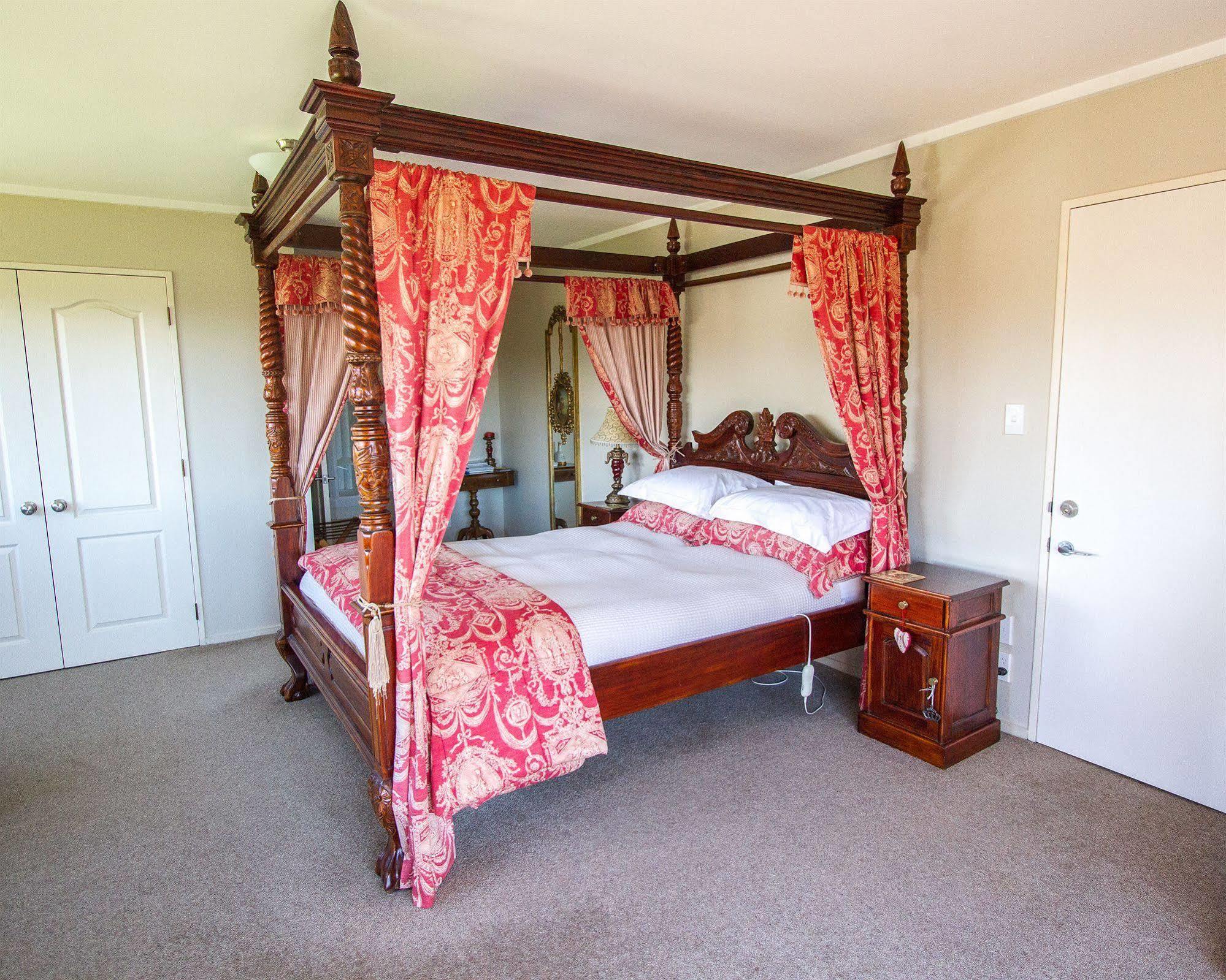 פאראפאראומו Tudor Manor Bed & Breakfast מראה חיצוני תמונה